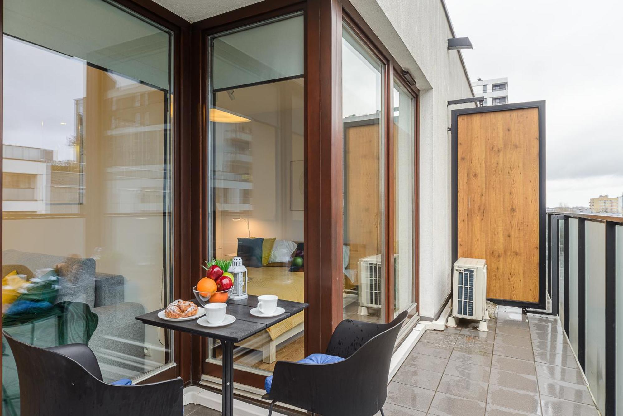 Cozy Family Apartments With Balcony Near Zlote Tarasy Warsaw Room photo